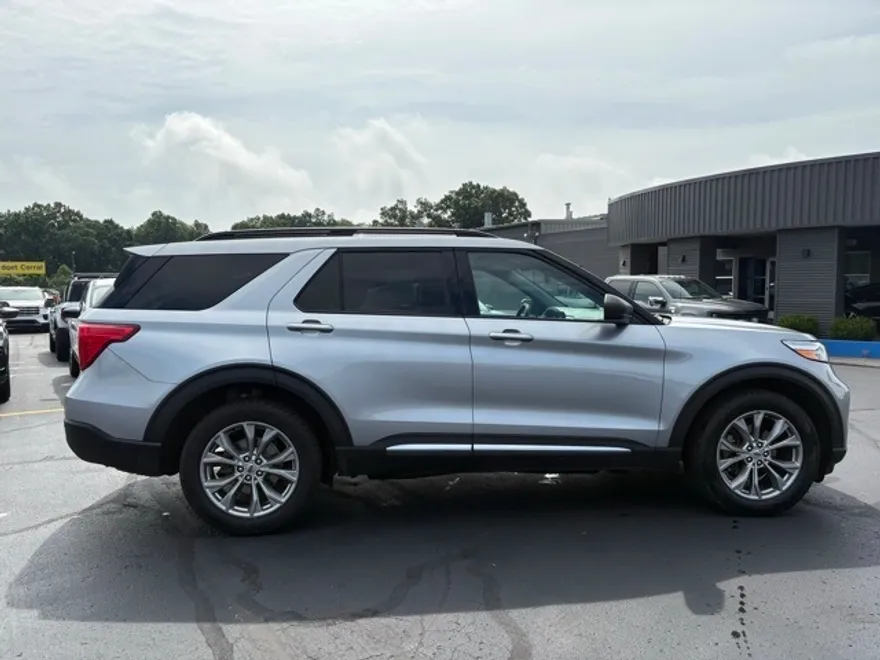 2022 Ford Explorer XLT photo 1