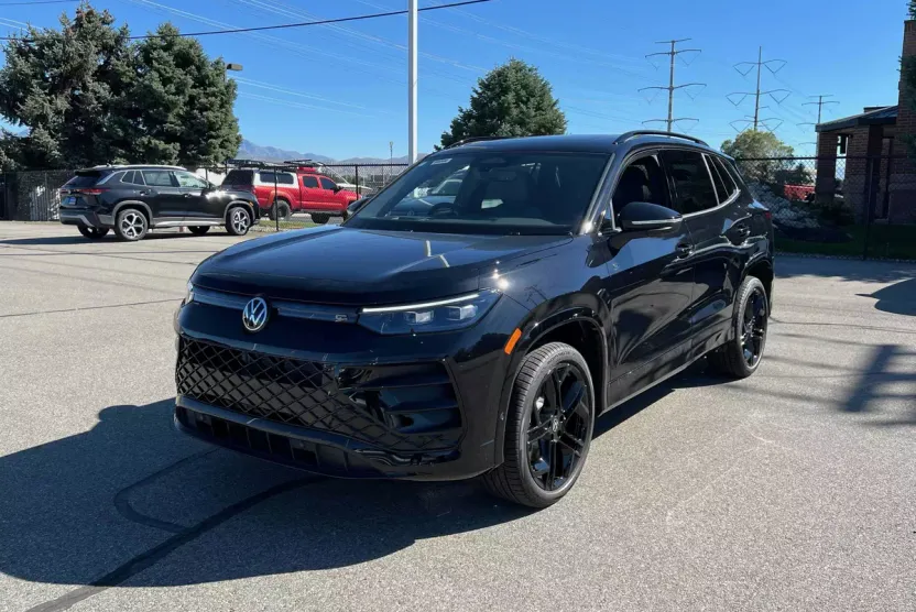 2025 Volkswagen Tiguan SE R-Line Black photo 1