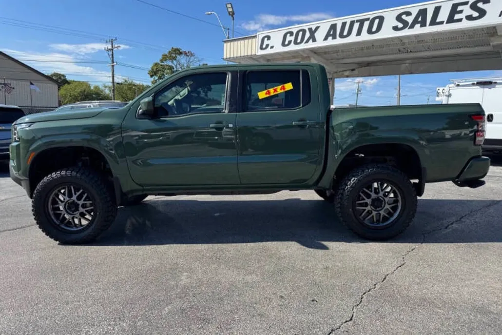 2022 Nissan Frontier SV photo 1