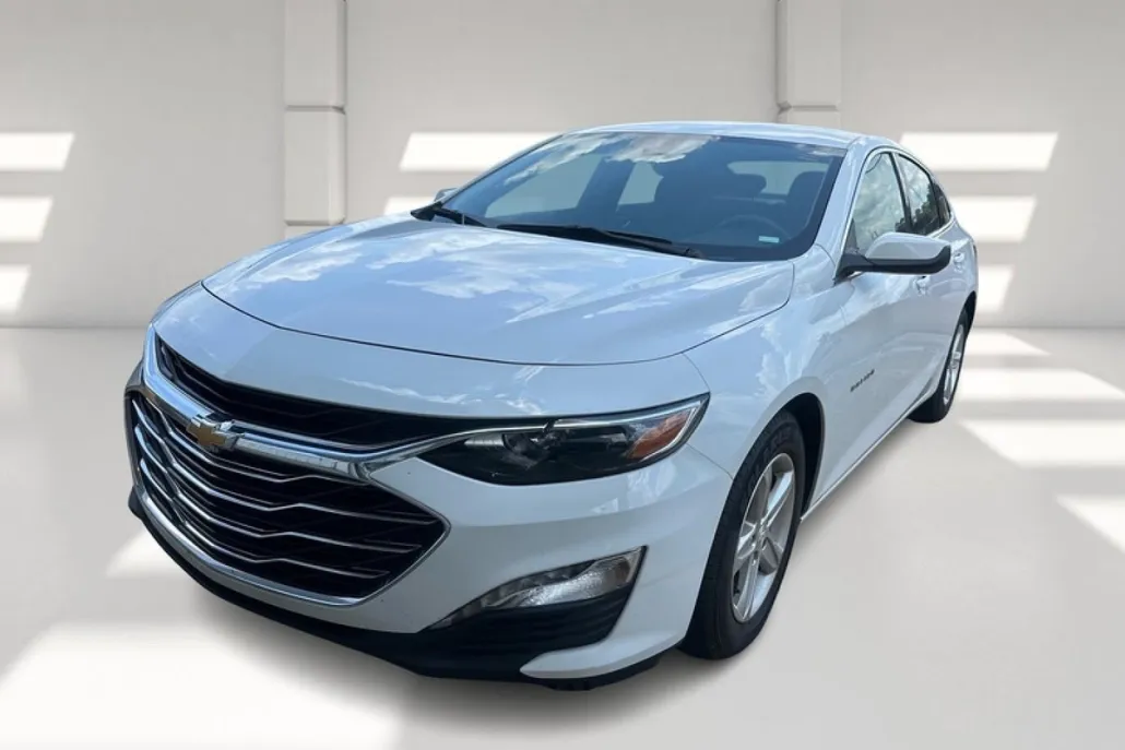 2024 Chevrolet Malibu 1LT photo 1