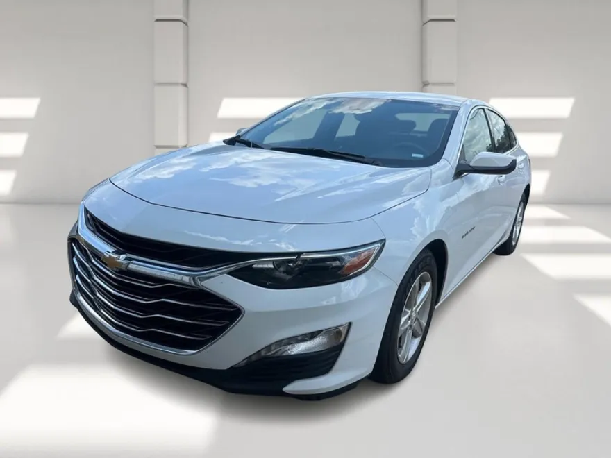 2024 Chevrolet Malibu 1LT photo 1