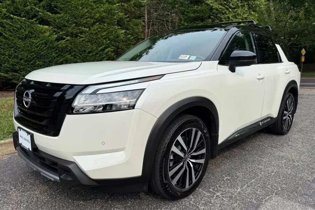 2024 Nissan Pathfinder Platinum photo 1