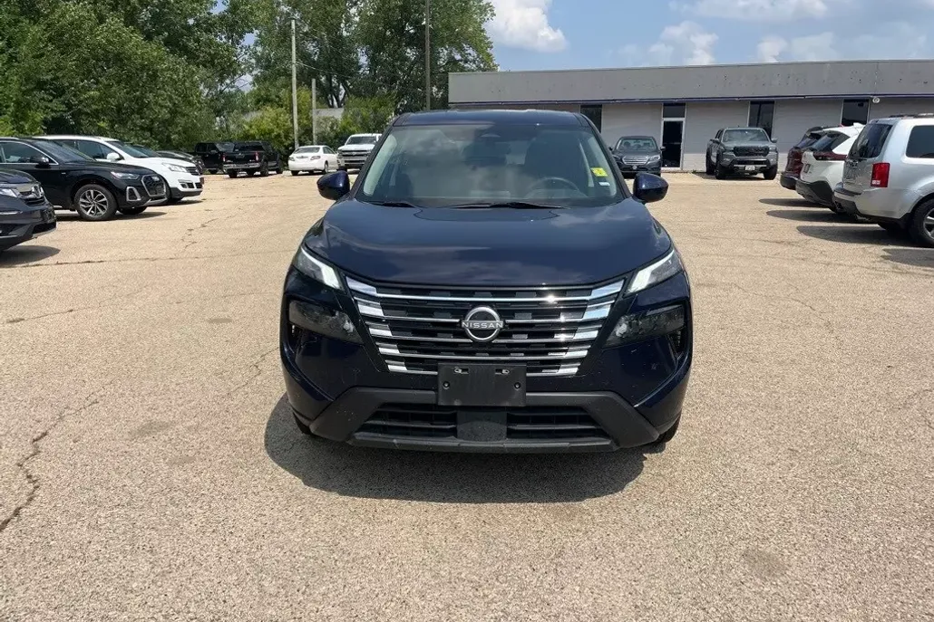 2024 Nissan Rogue SV photo 1