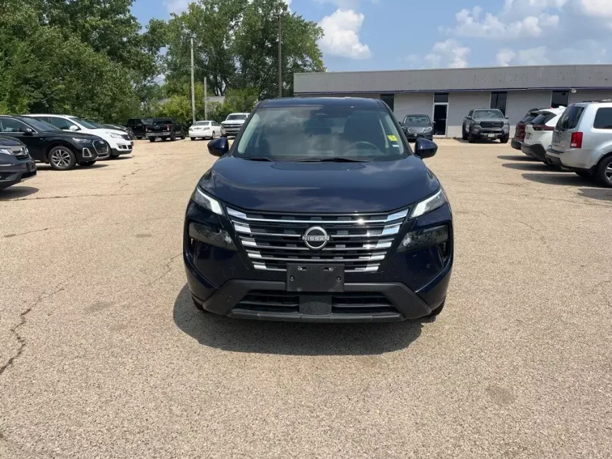 2024 Nissan Rogue SV photo 1