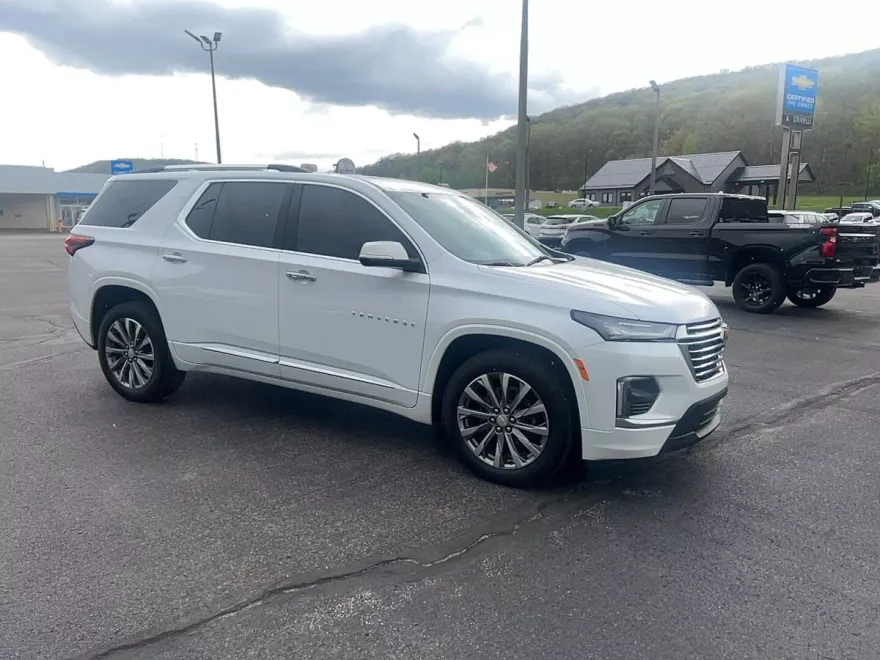 2023 Chevrolet Traverse Premier photo 1