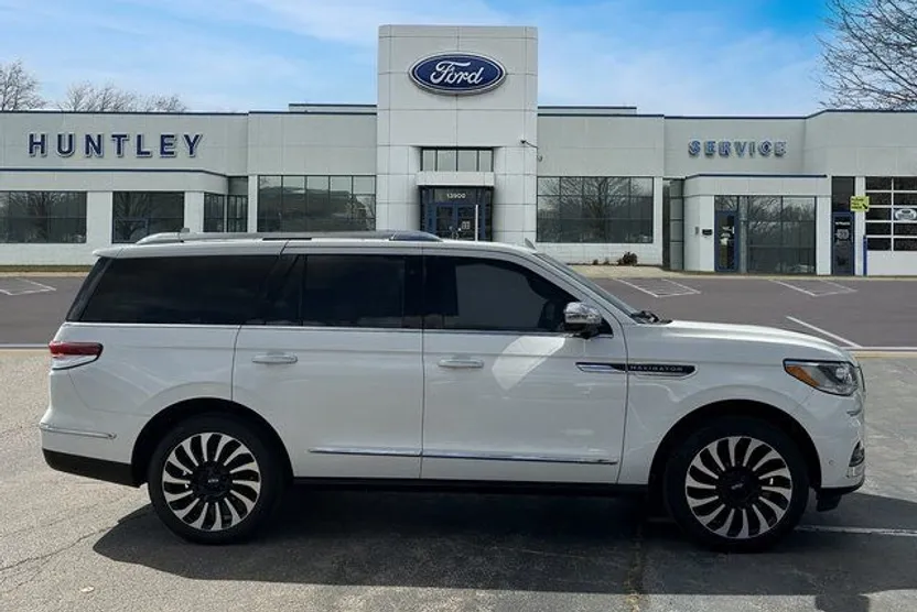 2023 Lincoln Navigator Black Label photo 1
