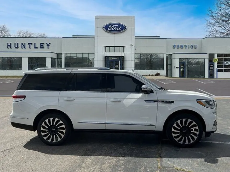 2023 Lincoln Navigator Black Label photo 1