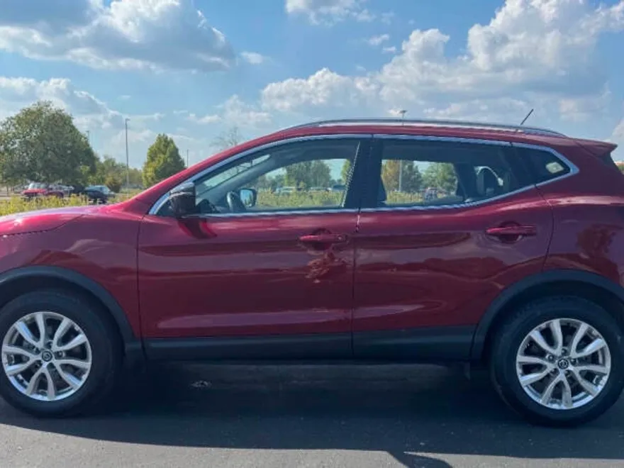 2022 Nissan Rogue Sport SV photo 1
