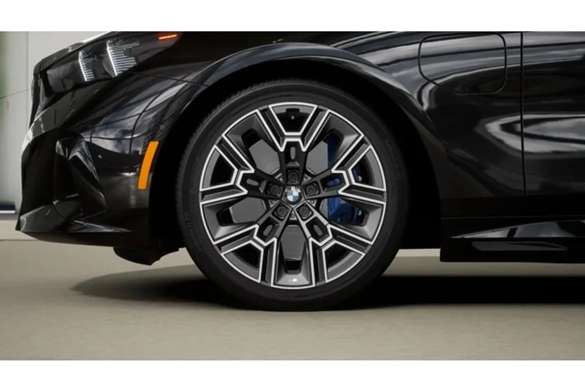 2026 Bmw 550e xDrive photo 1