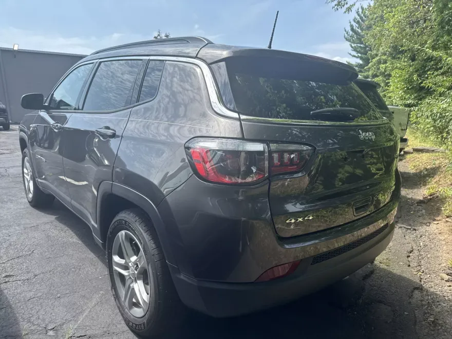 2023 Jeep Compass Latitude photo 1
