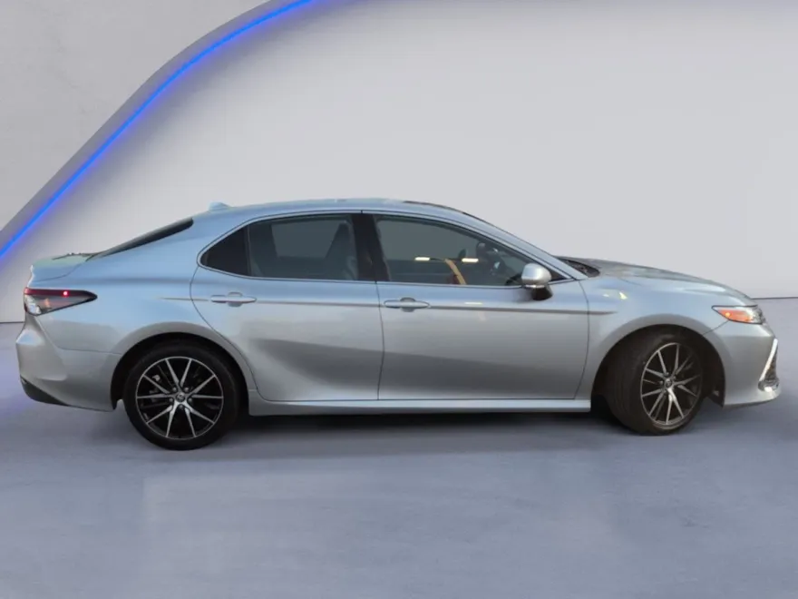 2022 Toyota Camry XLE photo 1