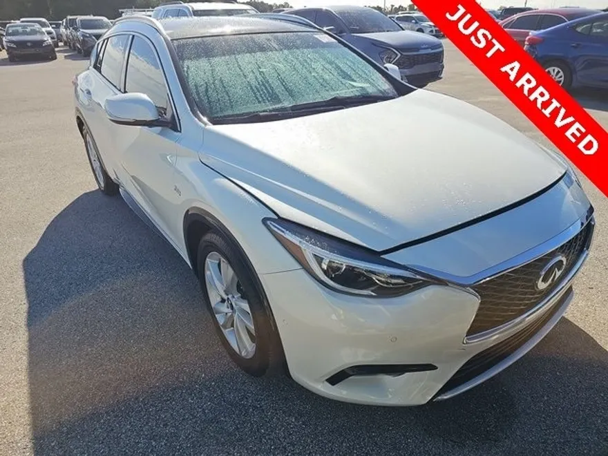 2018 Infiniti QX30 Premium photo 1