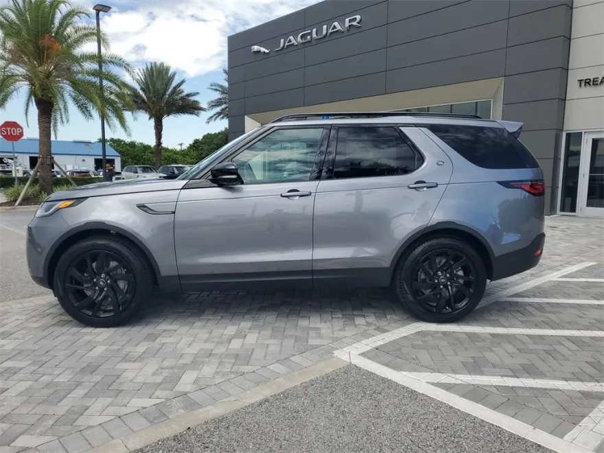 2025 Land Rover Discovery S photo 1
