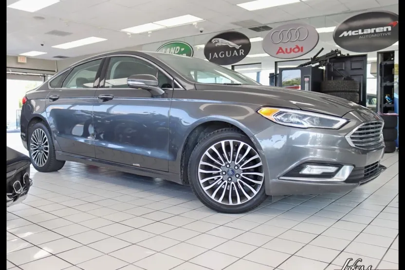 2017 Ford Fusion SE photo 1