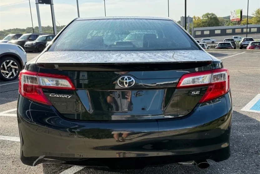 2013 Toyota Camry SE photo 1