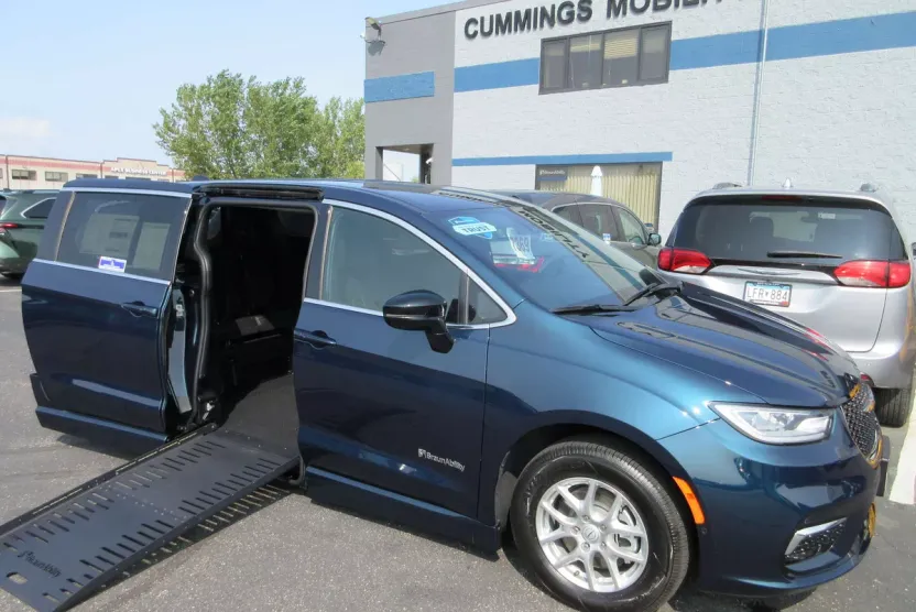 2025 Chrysler Pacifica photo 1