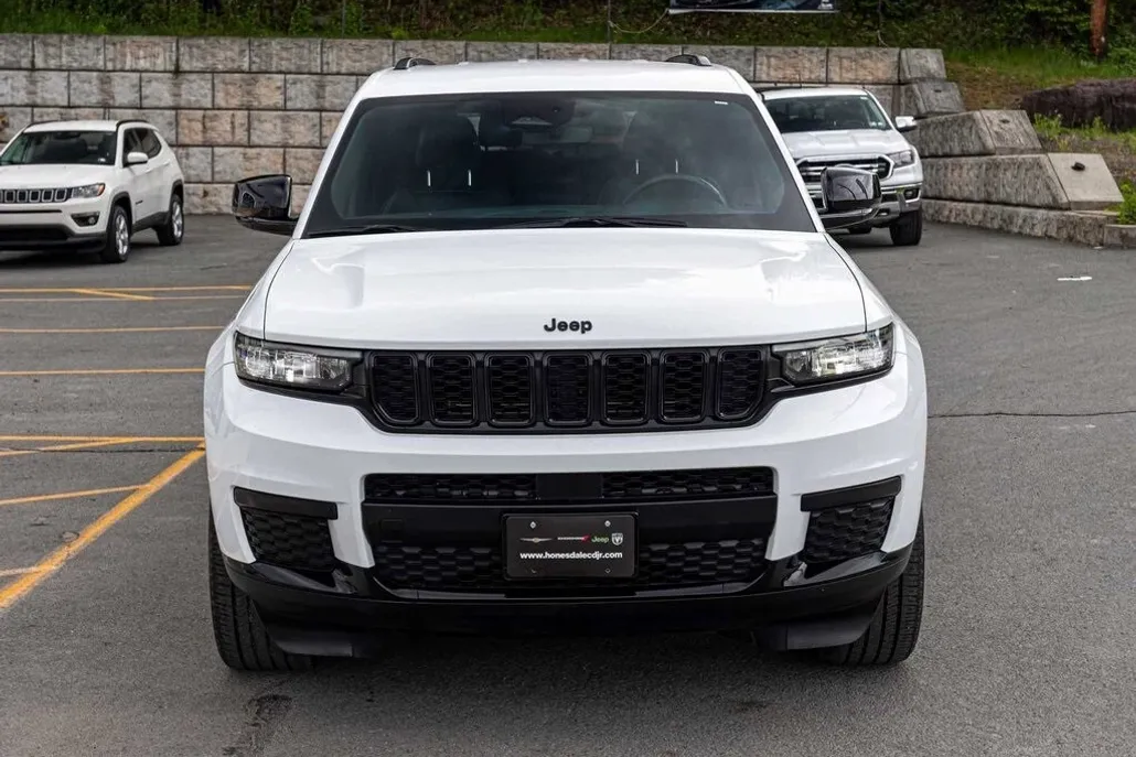 2022 Jeep Grand Cherokee Altitude photo 1