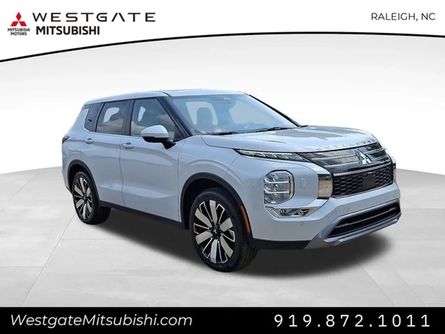 2025 Mitsubishi Outlander SE photo 1