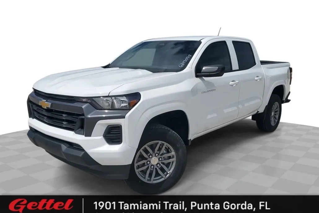2025 Chevrolet Colorado Work Truck LT photo 1