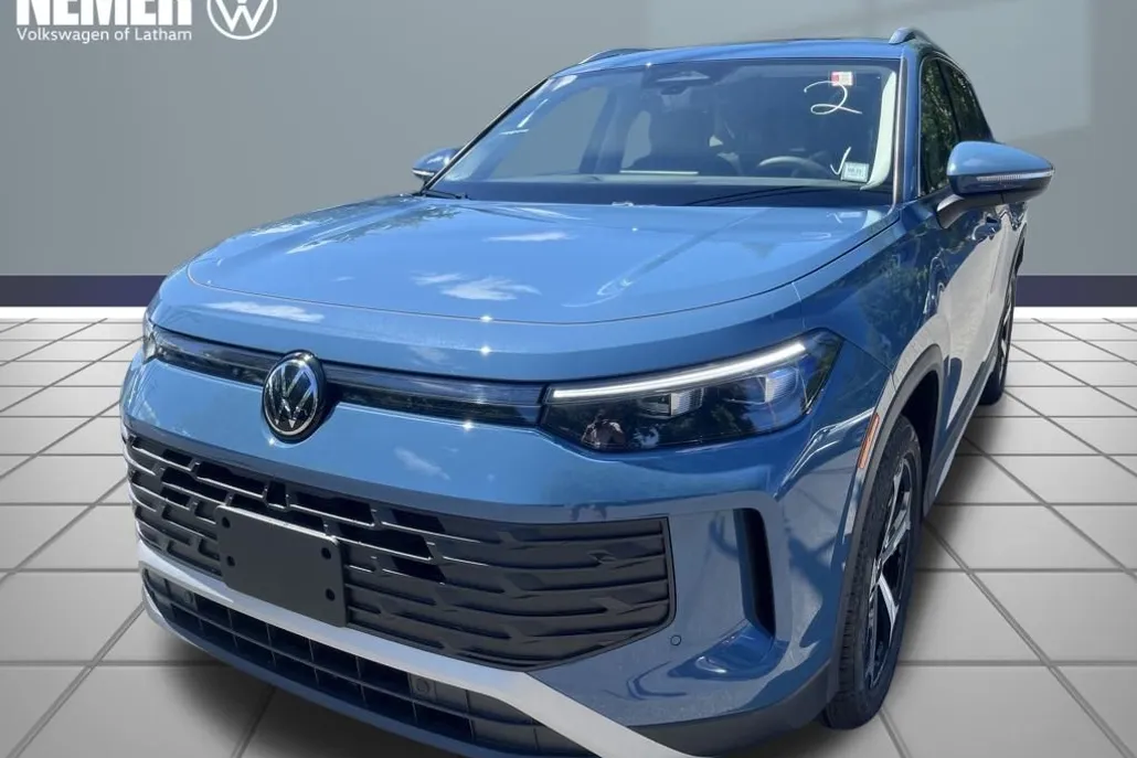 2025 Volkswagen Tiguan SE photo 1