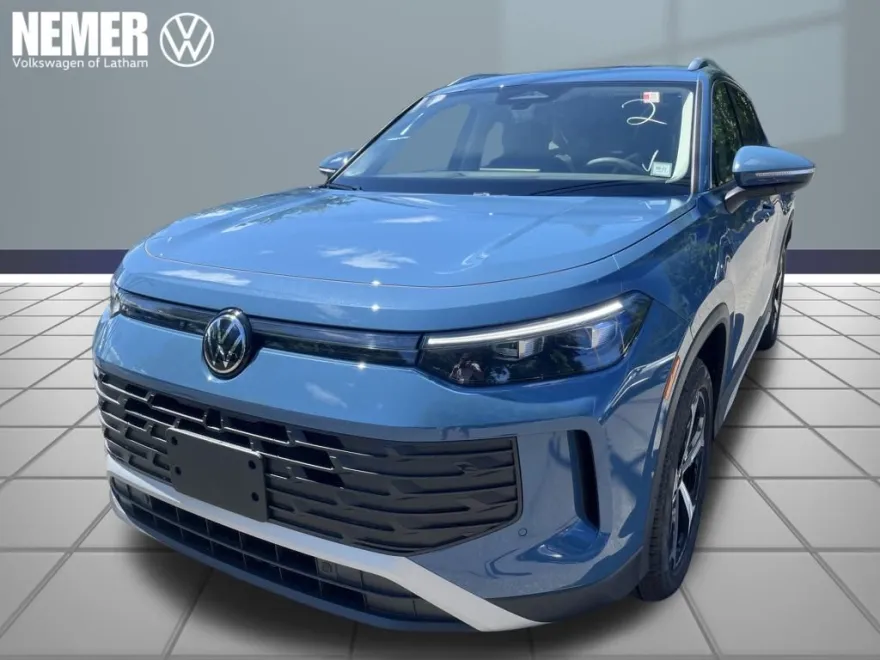 2025 Volkswagen Tiguan SE photo 1
