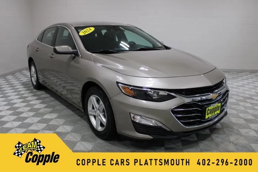 2024 Chevrolet Malibu photo 1