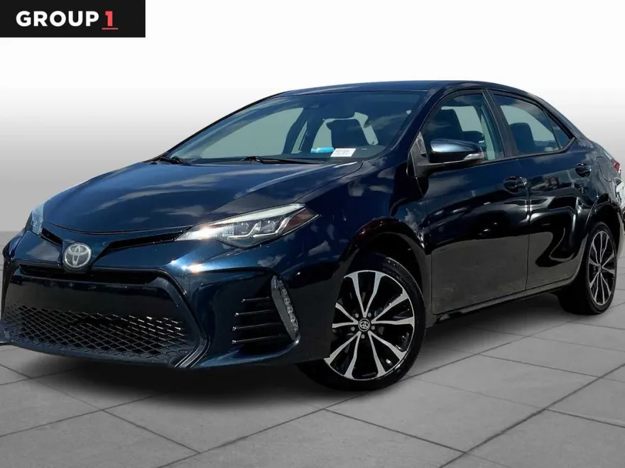 2017 Toyota Corolla SE photo 1