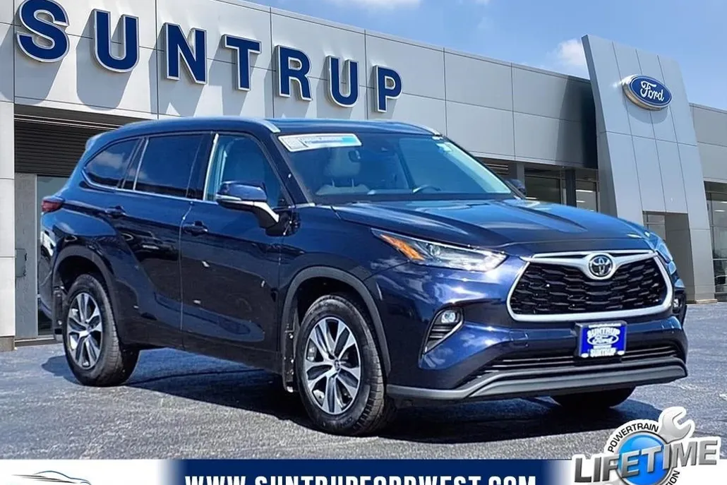 2022 Toyota Highlander XLE photo 1