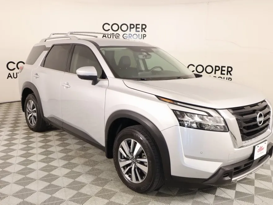 2024 Nissan Pathfinder SL photo 1