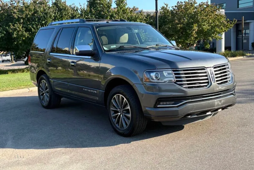 2017 Lincoln Navigator Select photo 1