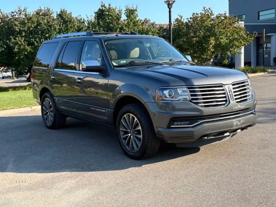 2017 Lincoln Navigator Select photo 1