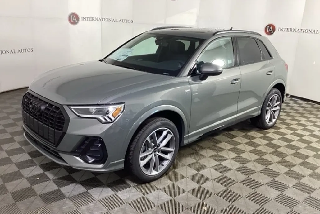 2025 Audi Q3 45 TFSI S line Premium photo 1