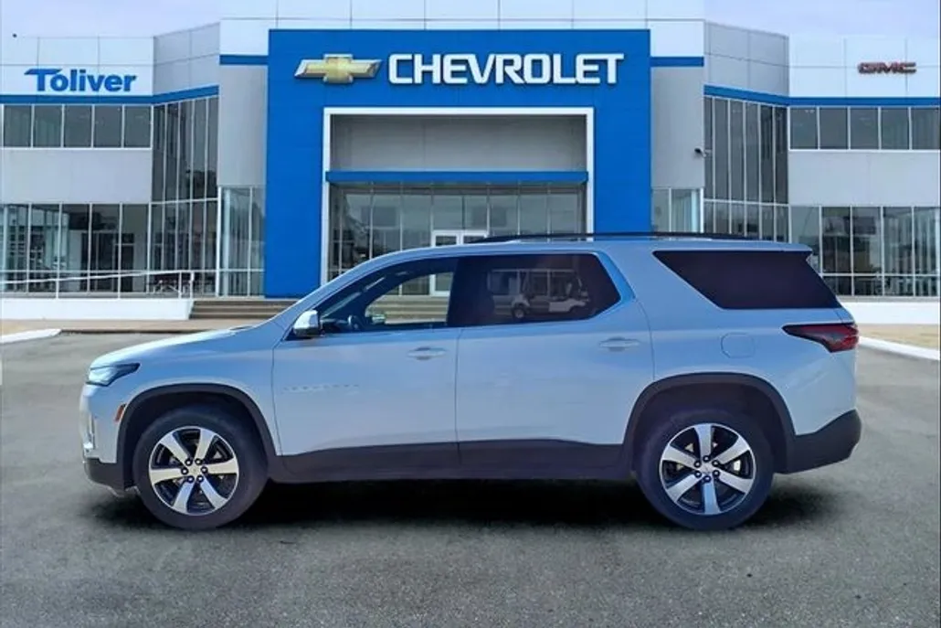 2022 Chevrolet Traverse Leather photo 1