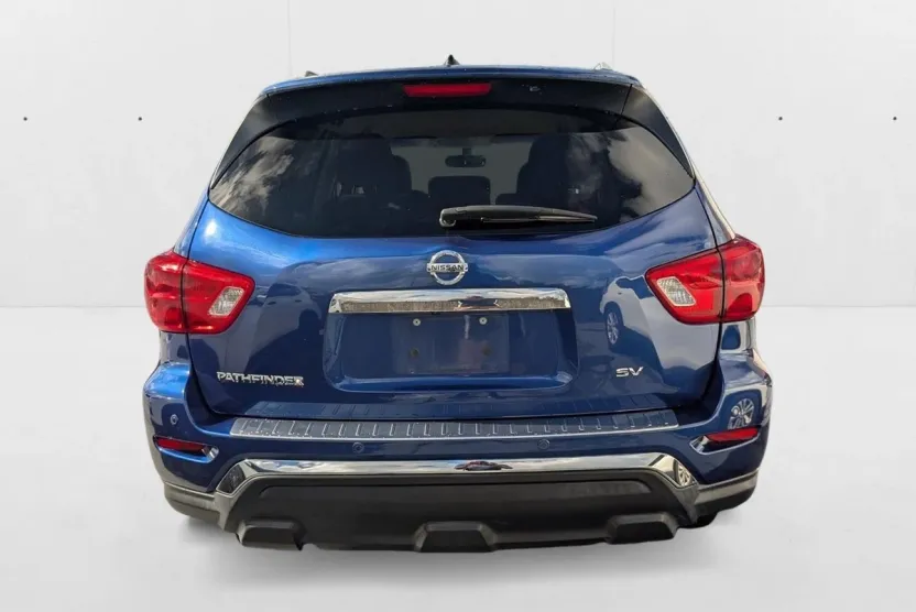 2018 Nissan Pathfinder SV photo 1