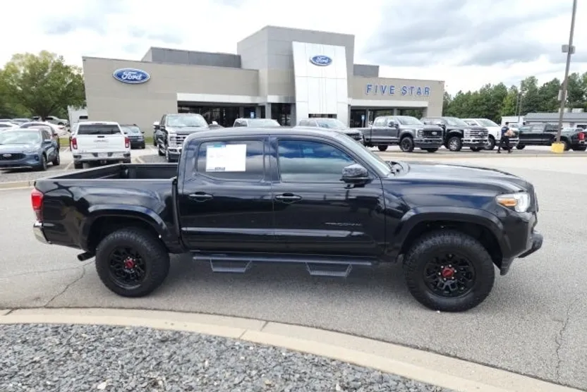 2022 Toyota Tacoma SR5 V6 photo 1