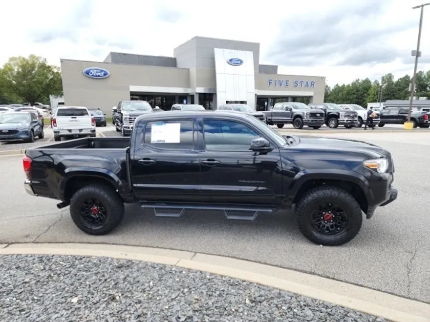2022 Toyota Tacoma SR5 V6 photo 1