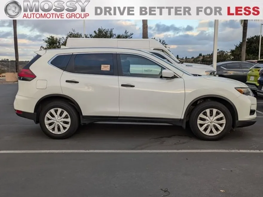 2017 Nissan Rogue S photo 1