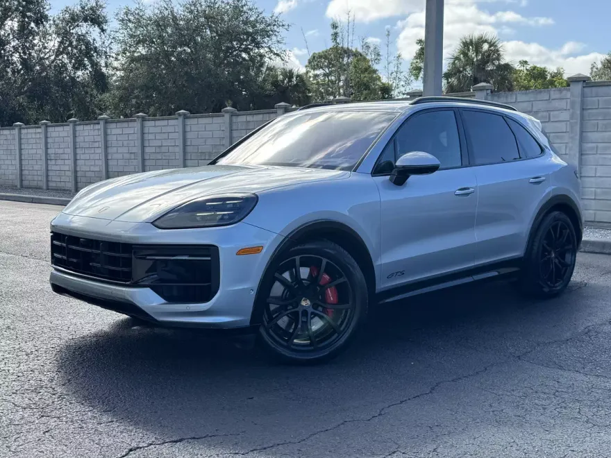2025 Porsche Cayenne GTS photo 1