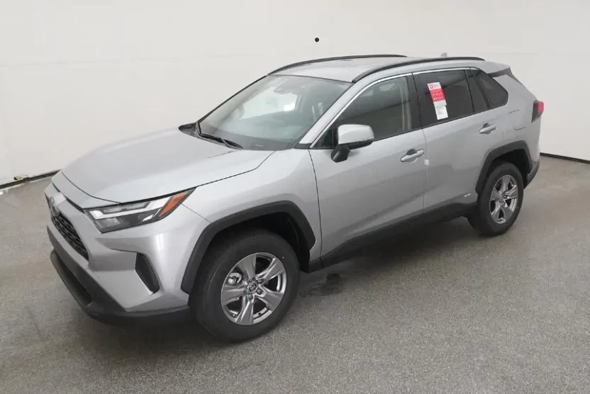 2025 Toyota RAV4 Hybrid LE photo 1