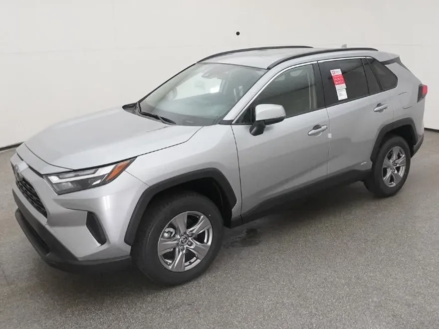 2025 Toyota RAV4 Hybrid LE photo 1