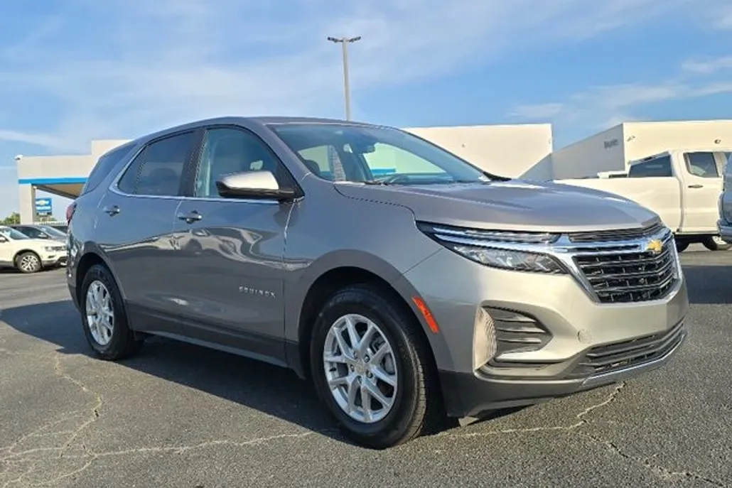 2023 Chevrolet Equinox LT photo 1
