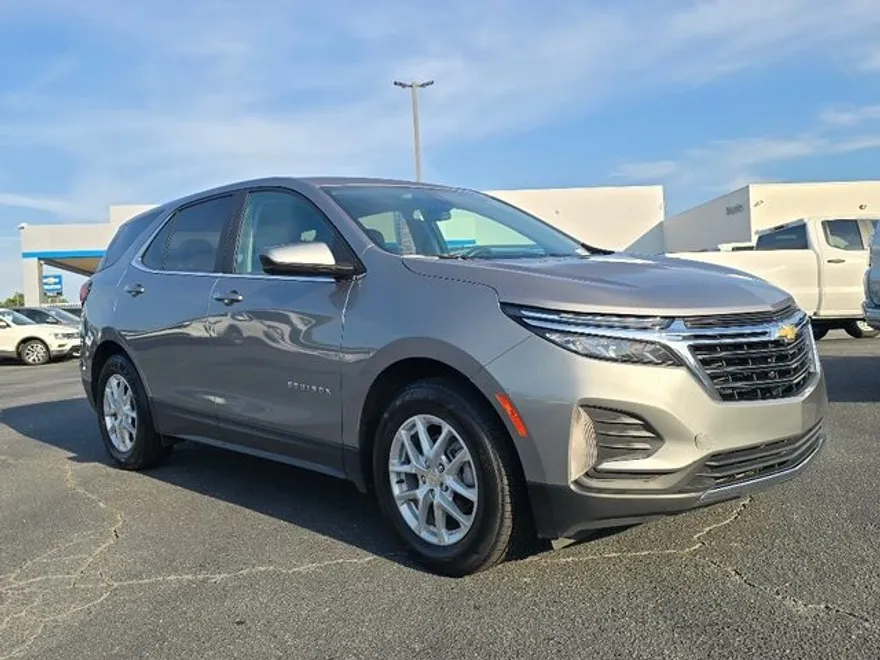 2023 Chevrolet Equinox LT photo 1