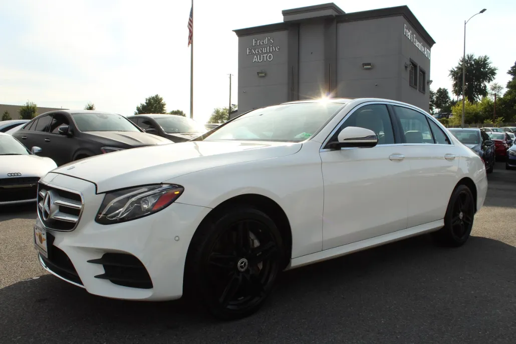 2017 Mercedes Benz E 300 4MATIC photo 1