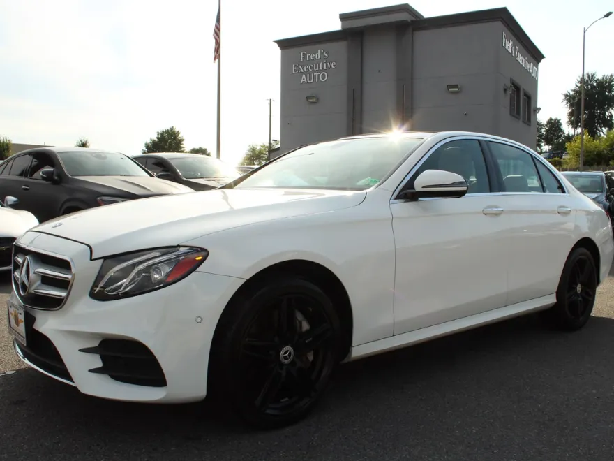 2017 Mercedes Benz E 300 4MATIC photo 1