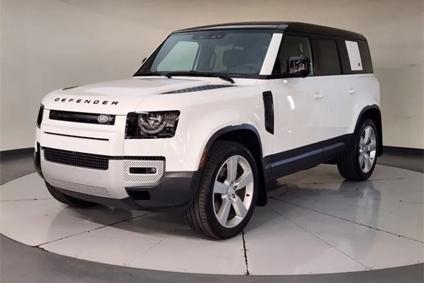 2024 Land Rover Defender 110 SE photo 1