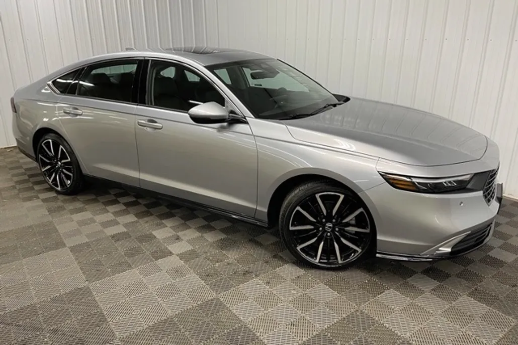2023 Honda Accord Hybrid Touring photo 1