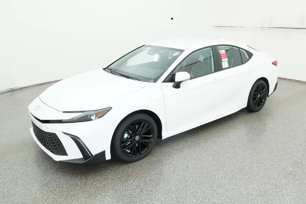 2026 Toyota Camry SE photo 1