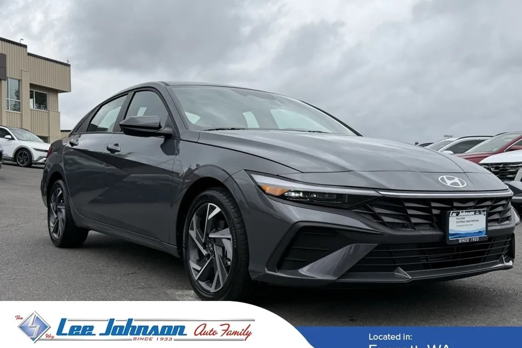 2025 Hyundai Elantra SEL Sport photo 1