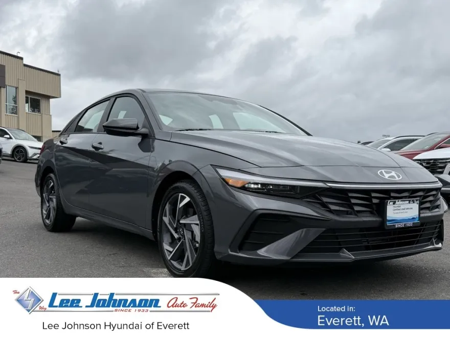 2025 Hyundai Elantra SEL Sport photo 1