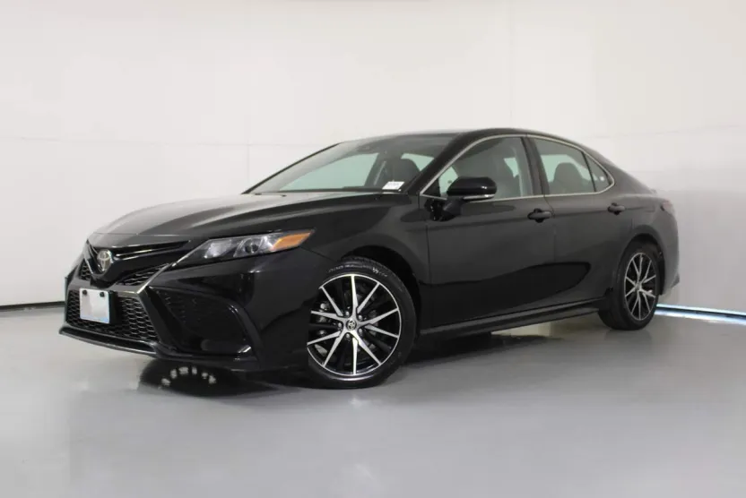 2022 Toyota Camry SE photo 1